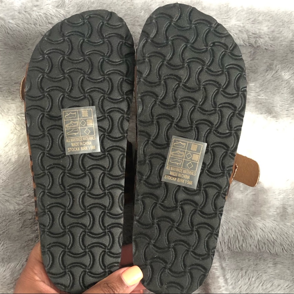 LAST PAIR 🖤 Cheetah Sandals - Picture 3 of 3